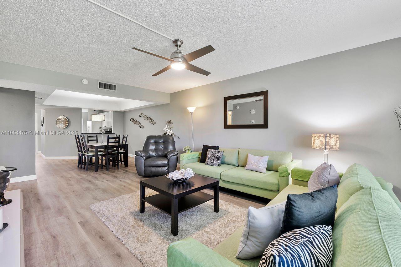 23249 N Barwood Ln N # 102