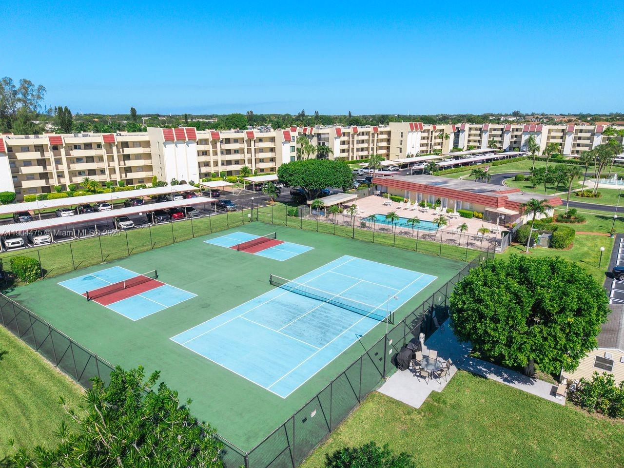 23249 N Barwood Ln N # 102