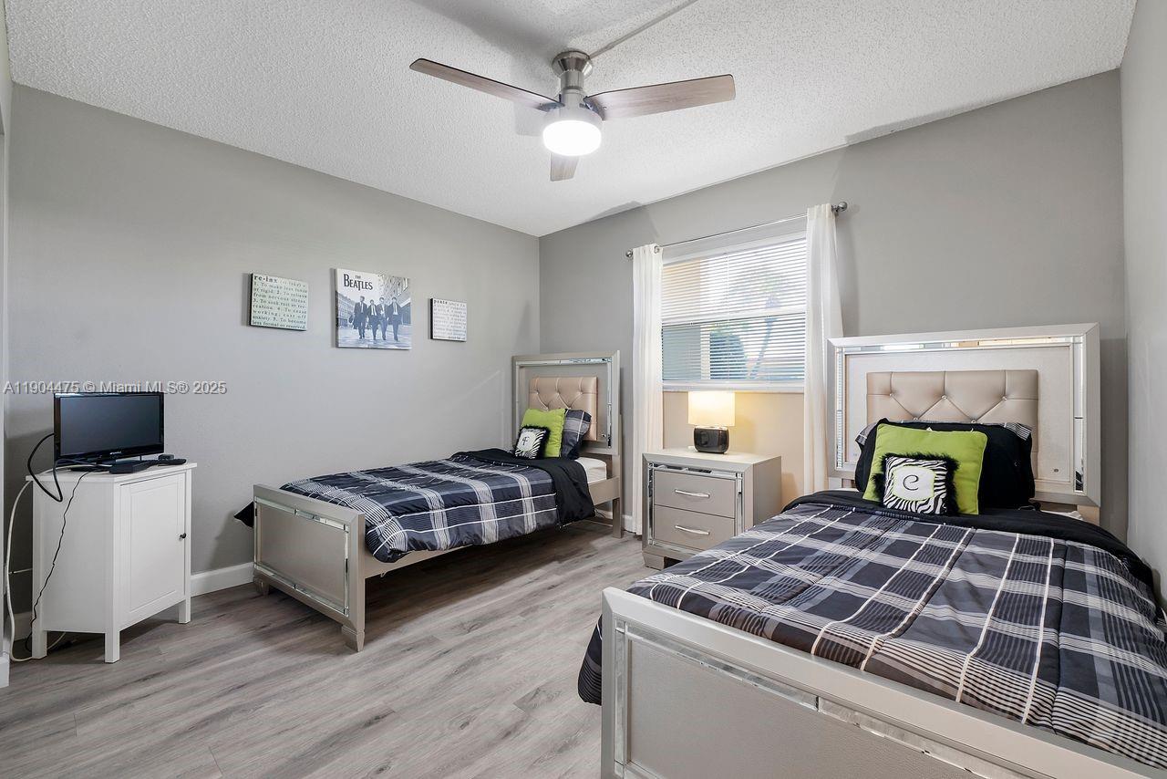 23249 N Barwood Ln N # 102