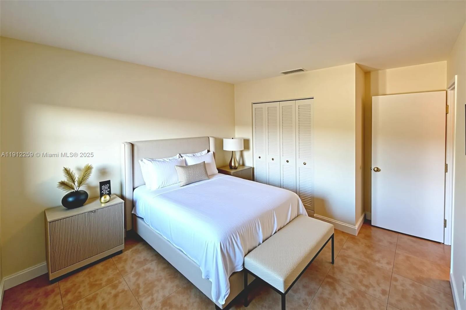 5174 NE 6th Ave # 520