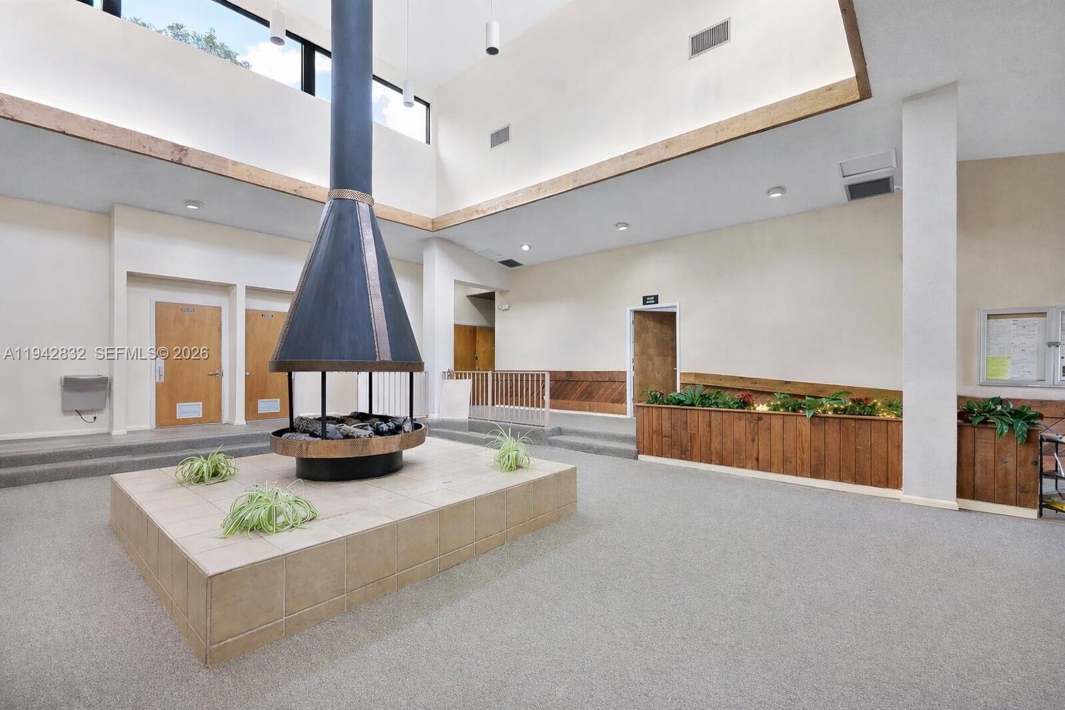 2200 S Cypress Bend Dr # 406