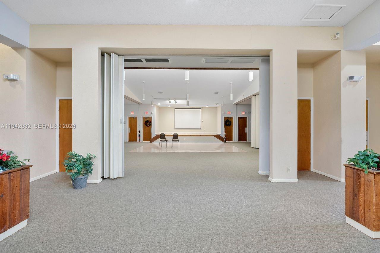 2200 S Cypress Bend Dr # 406