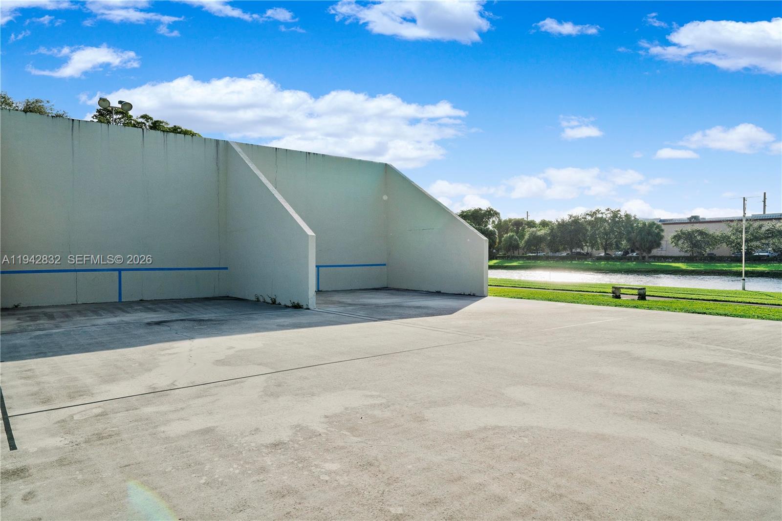 2200 S Cypress Bend Dr # 406