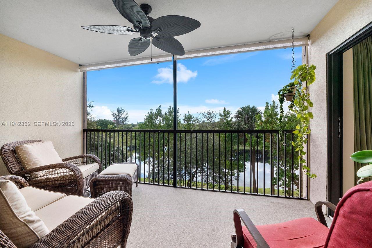 2200 S Cypress Bend Dr # 406