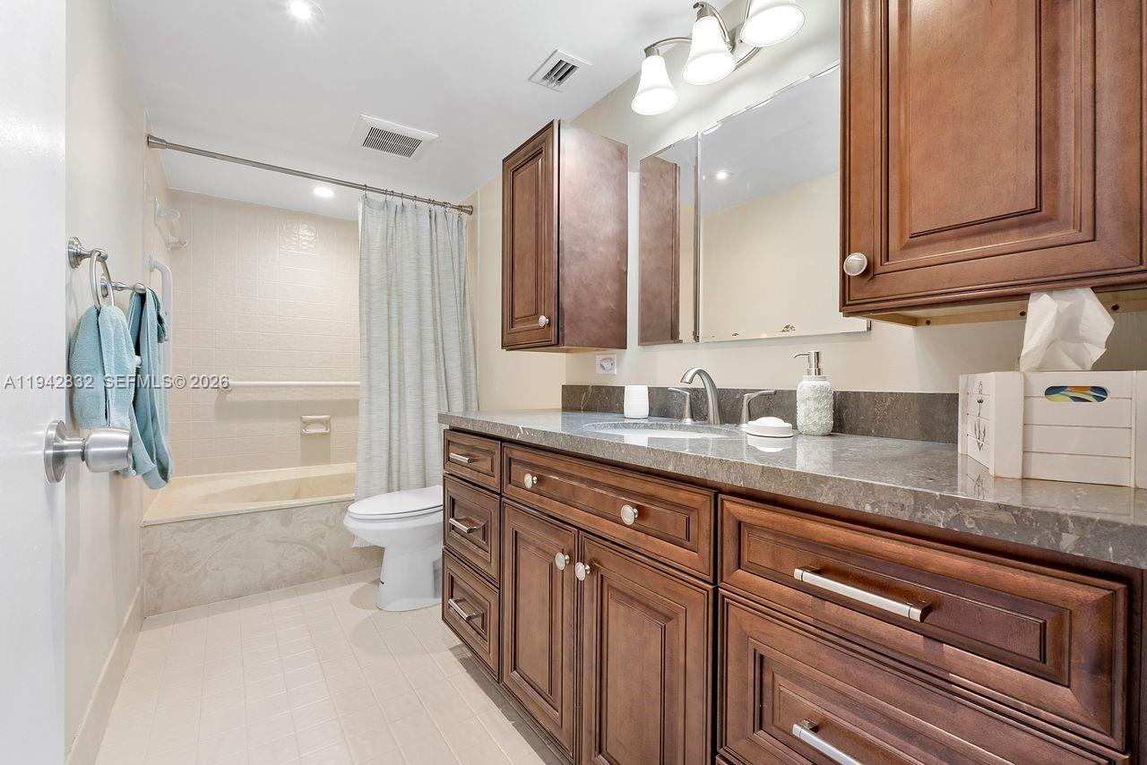 2200 S Cypress Bend Dr # 406