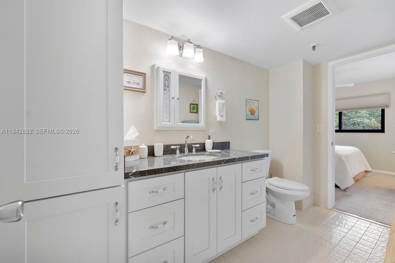 2200 S Cypress Bend Dr # 406