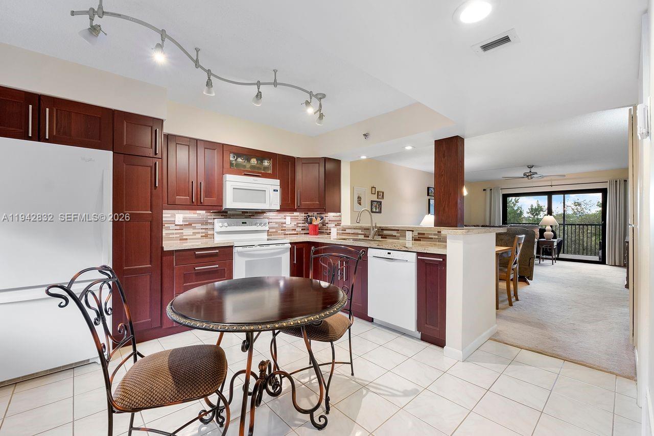 2200 S Cypress Bend Dr # 406