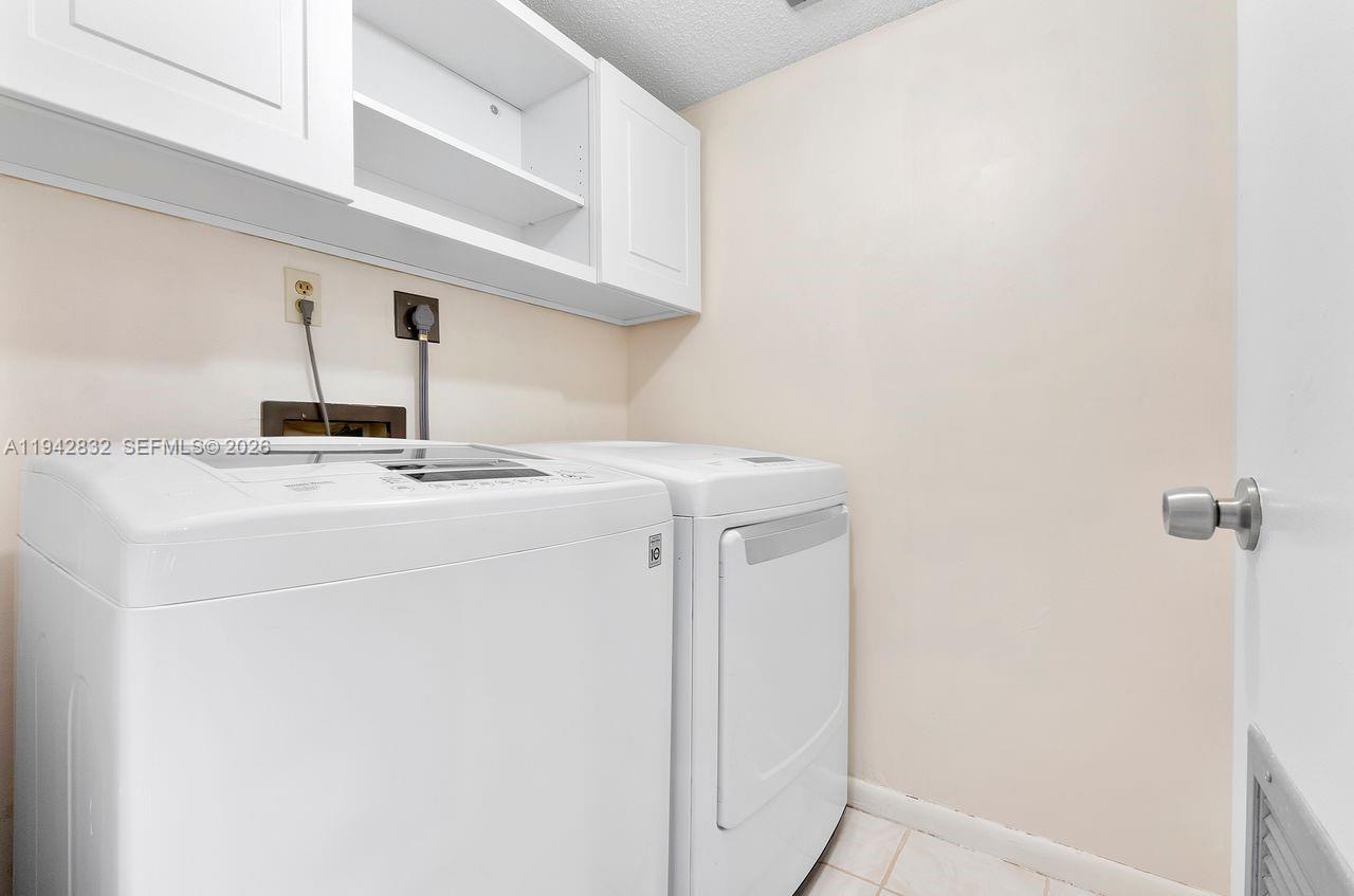 2200 S Cypress Bend Dr # 406