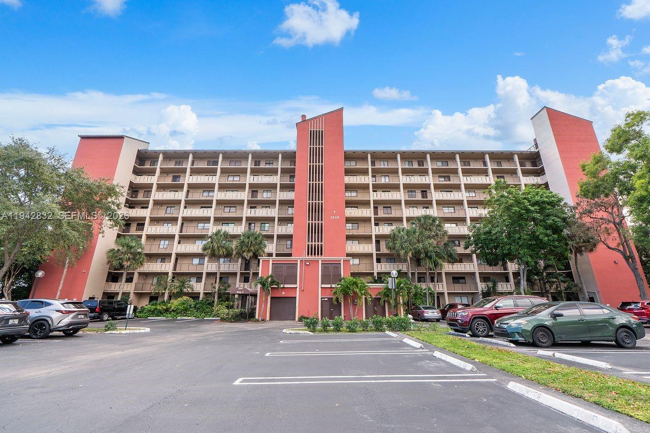 2200 S Cypress Bend Dr # 406