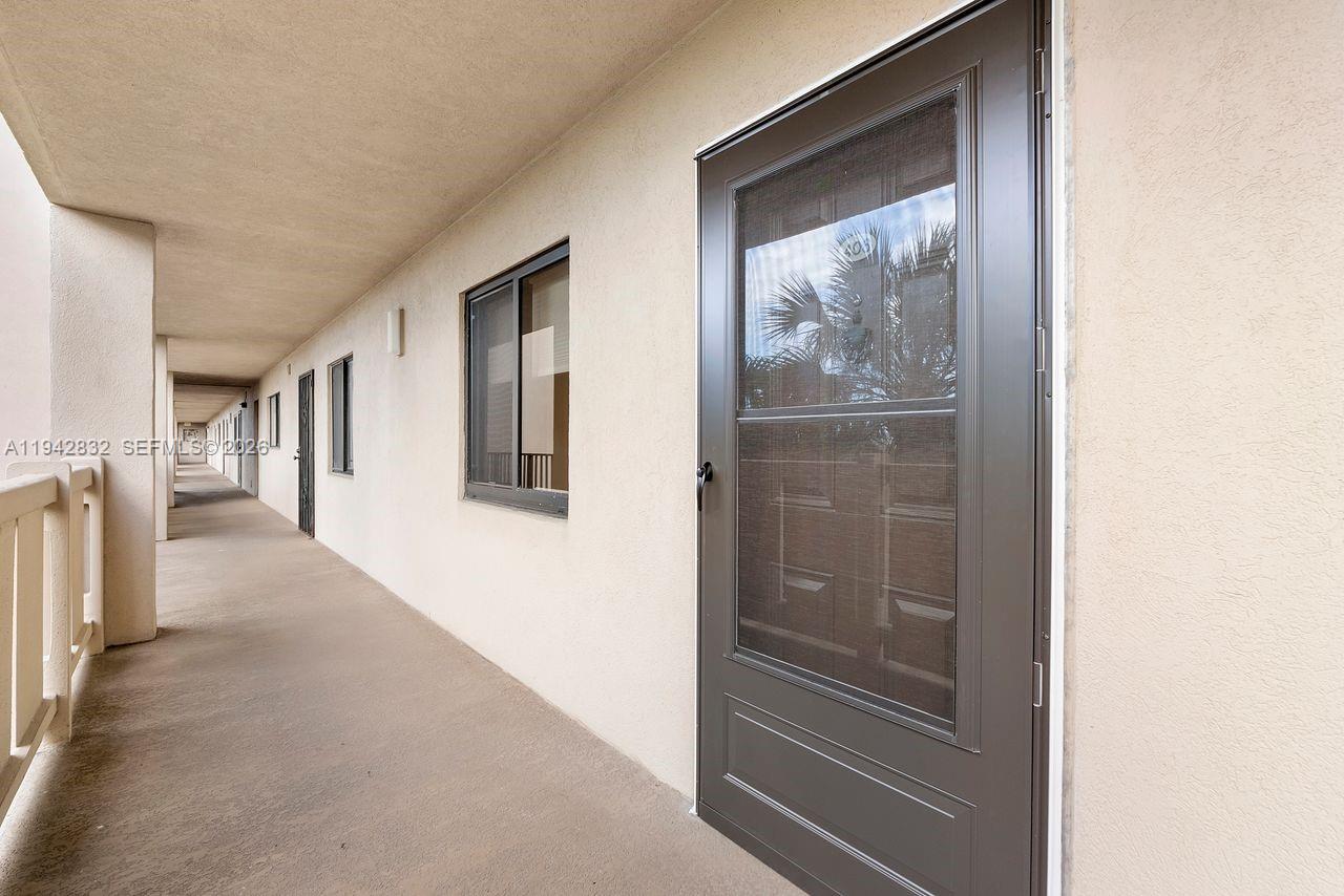 2200 S Cypress Bend Dr # 406