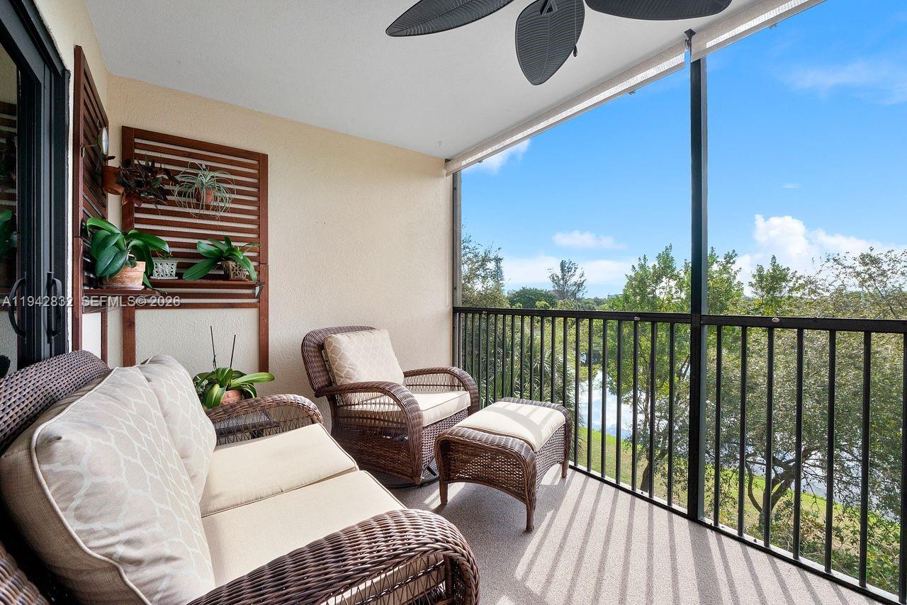 2200 S Cypress Bend Dr # 406