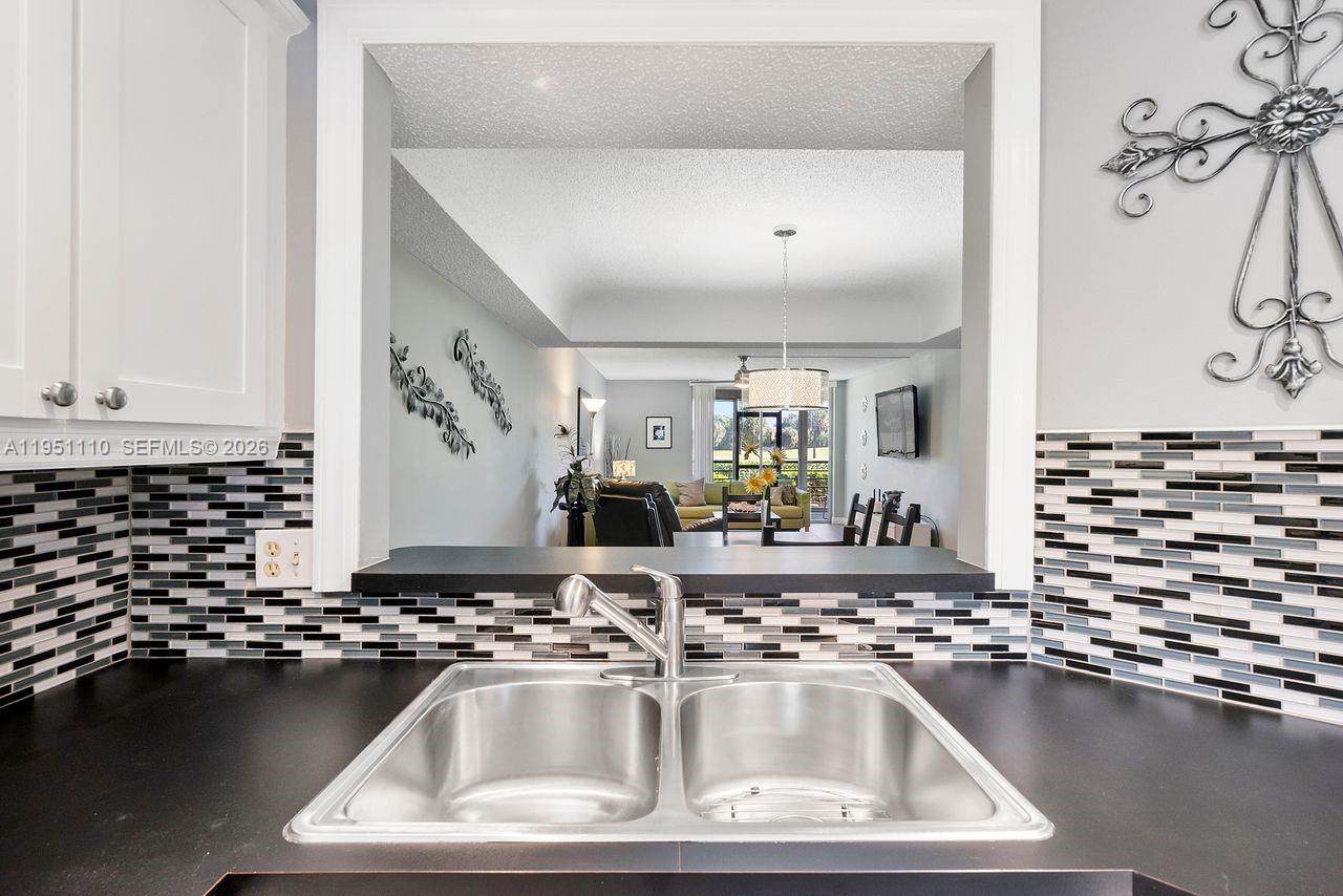 23249 N Barwood Ln N # 102