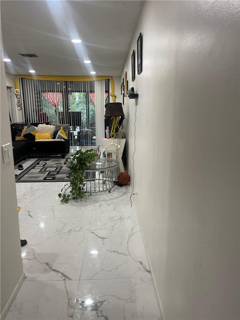 207 Lake Pointe Dr 203