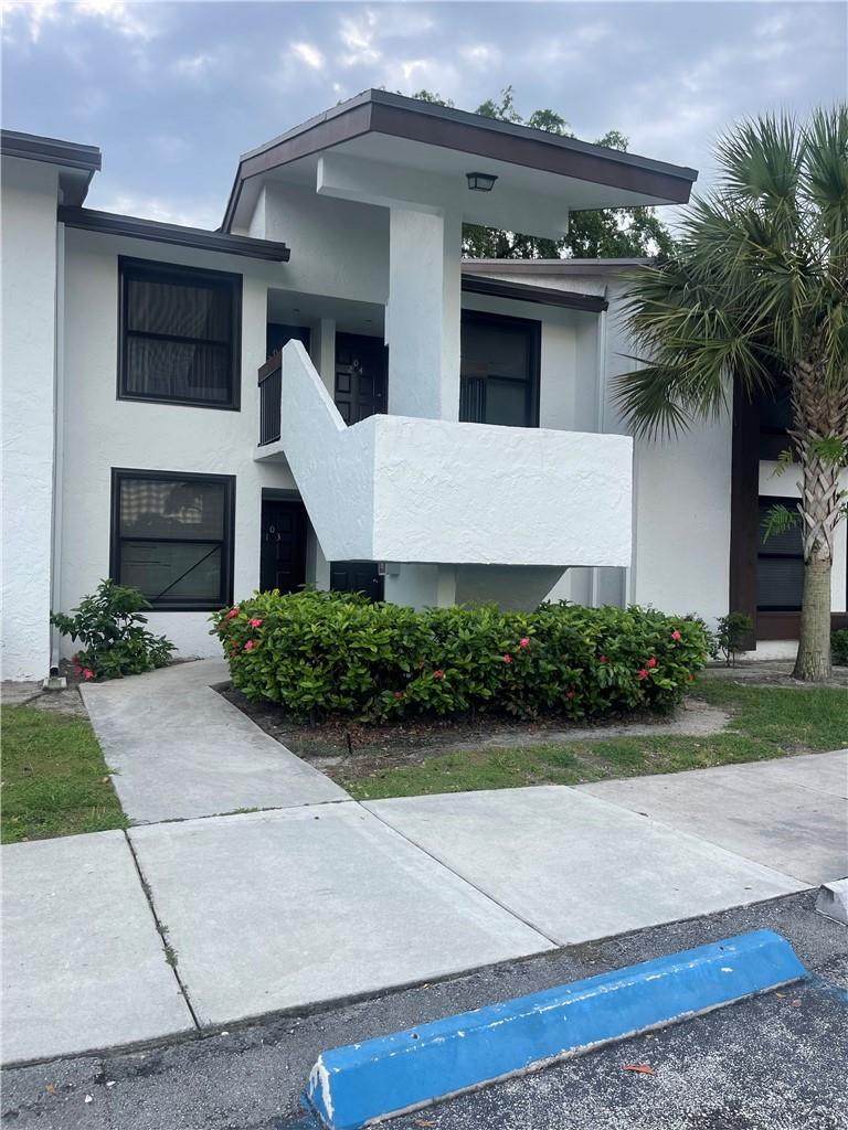 207 Lake Pointe Dr 203