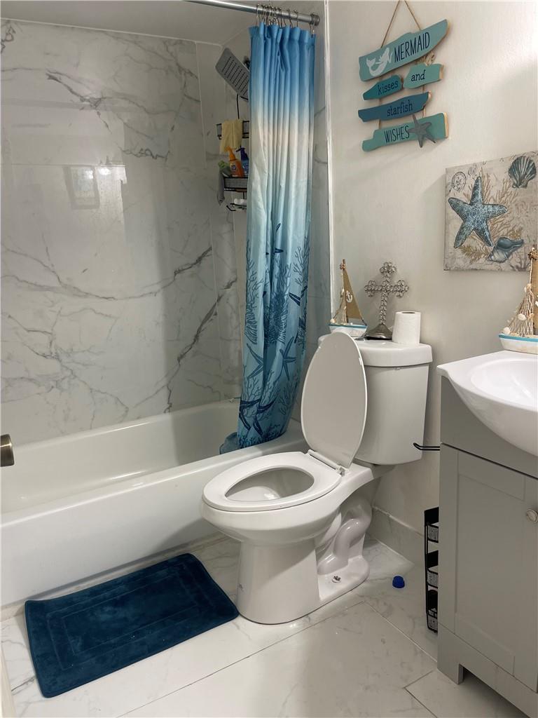 207 Lake Pointe Dr 203