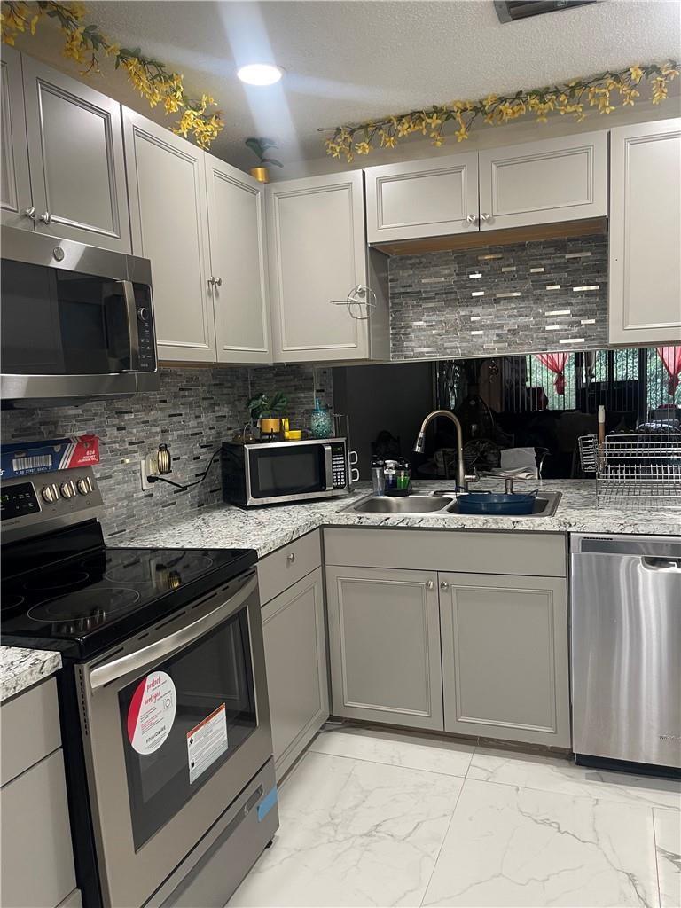 207 Lake Pointe Dr 203