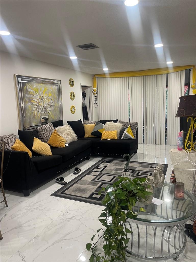 207 Lake Pointe Dr 203