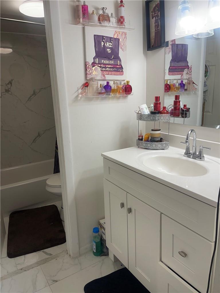 207 Lake Pointe Dr 203