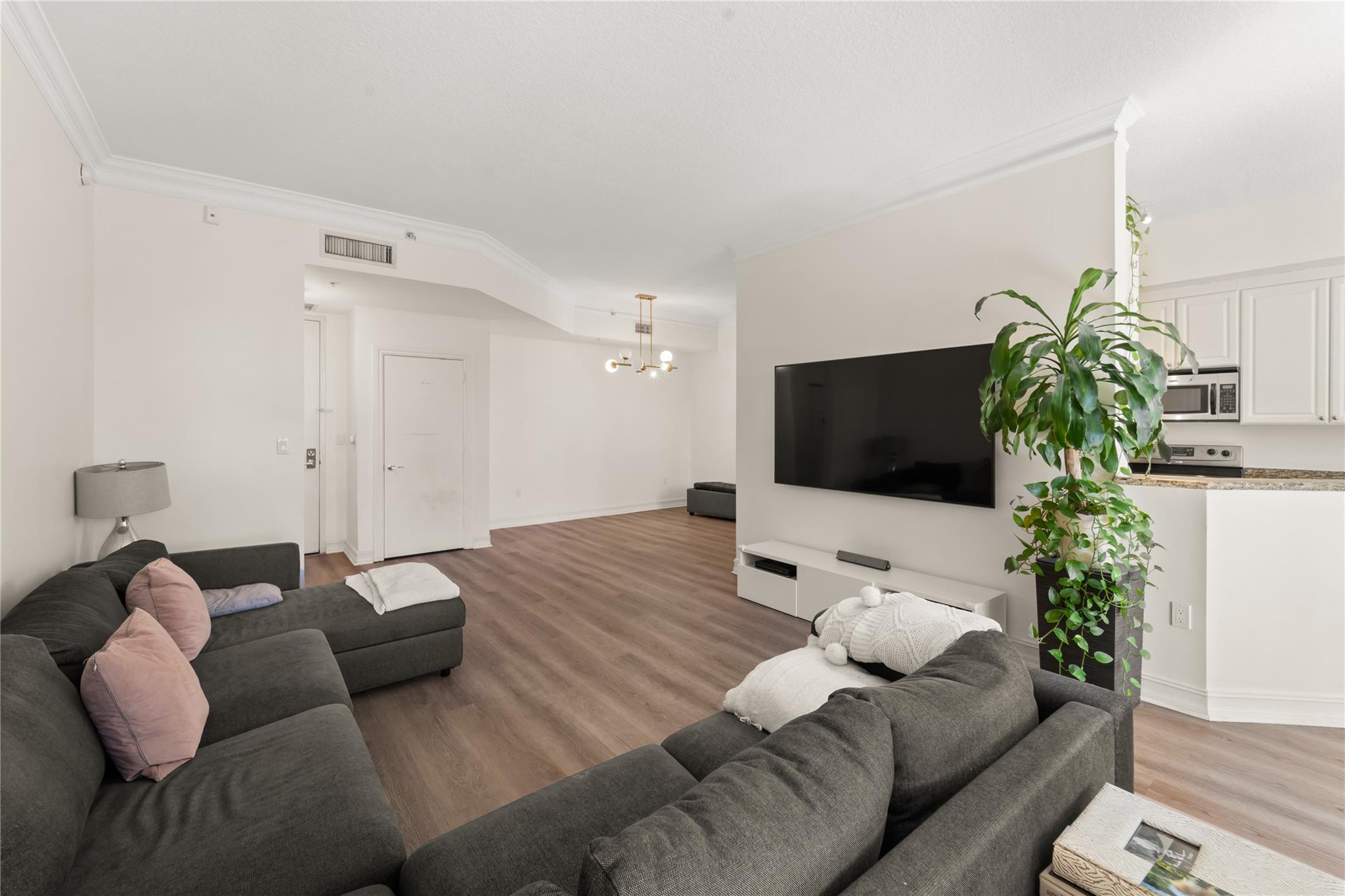 3001 NE 185th St 323