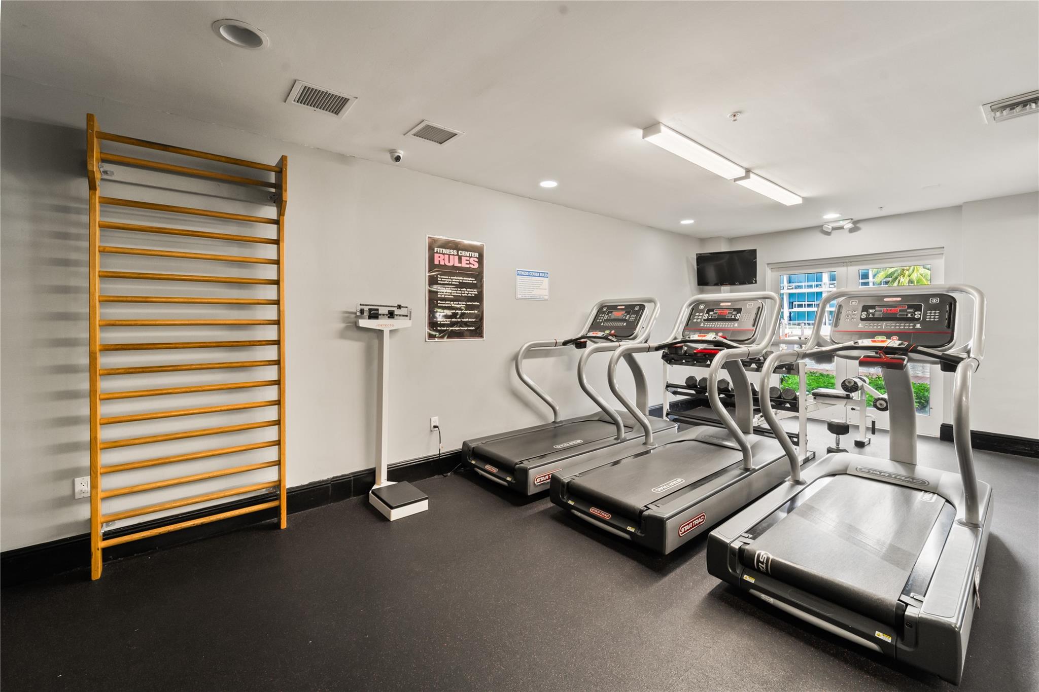 3001 NE 185th St 323