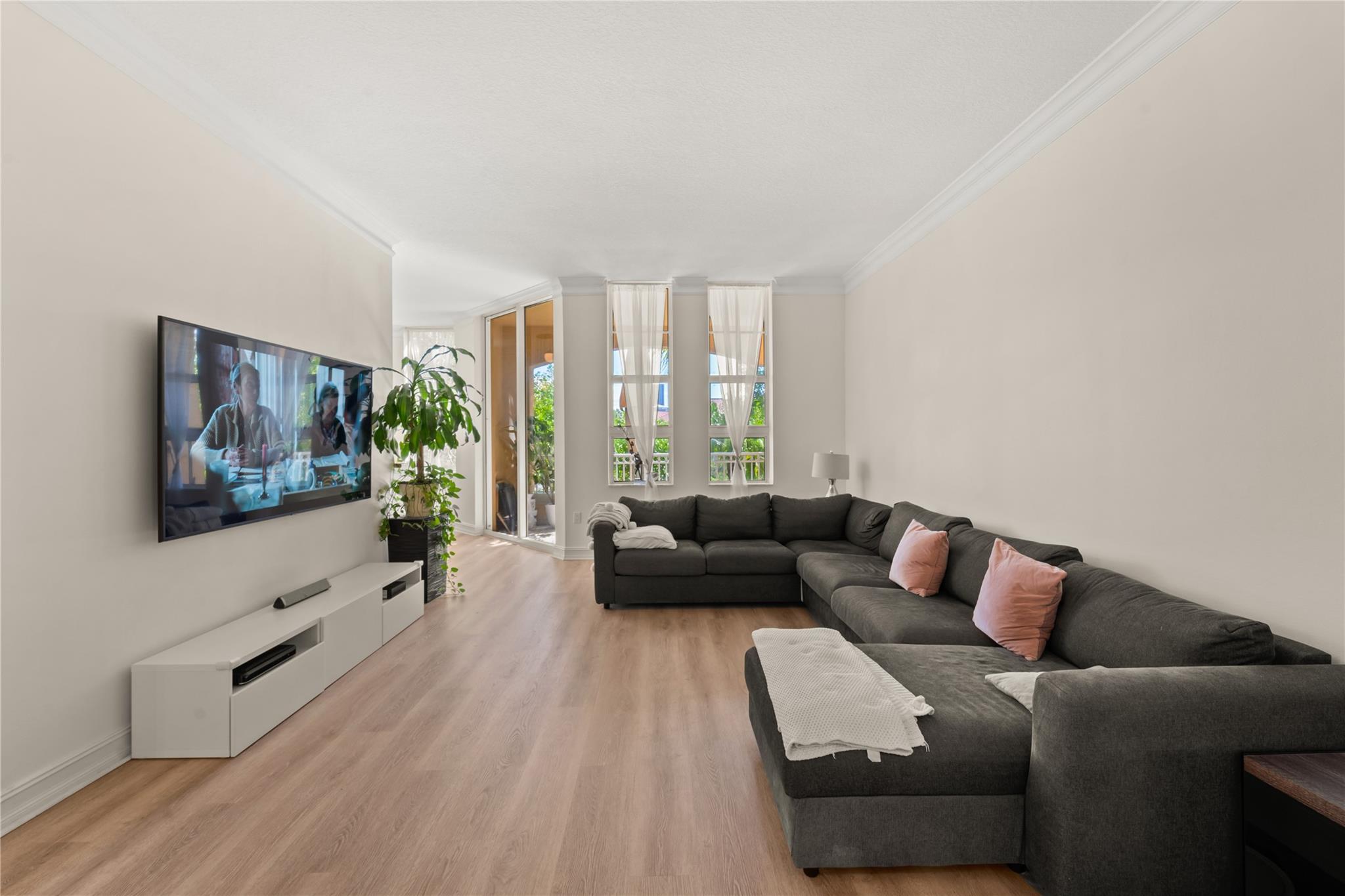 3001 NE 185th St 323