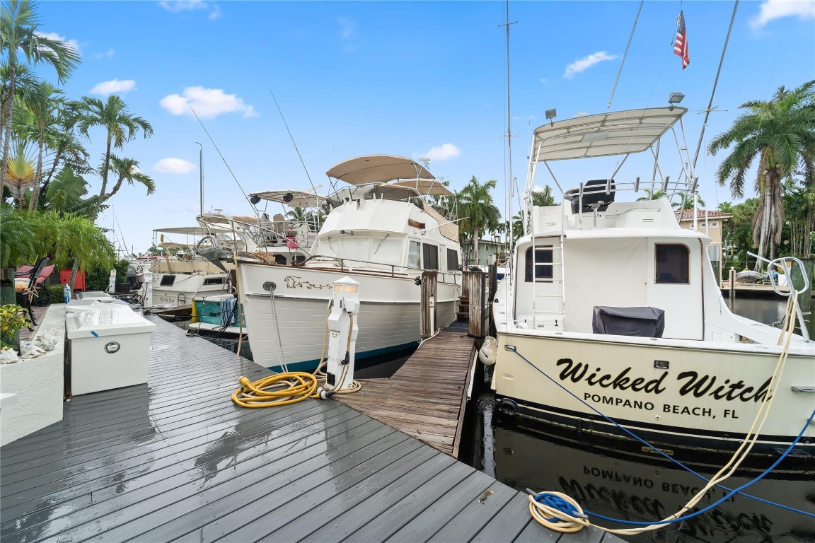 70 Isle Of Venice Dr 102