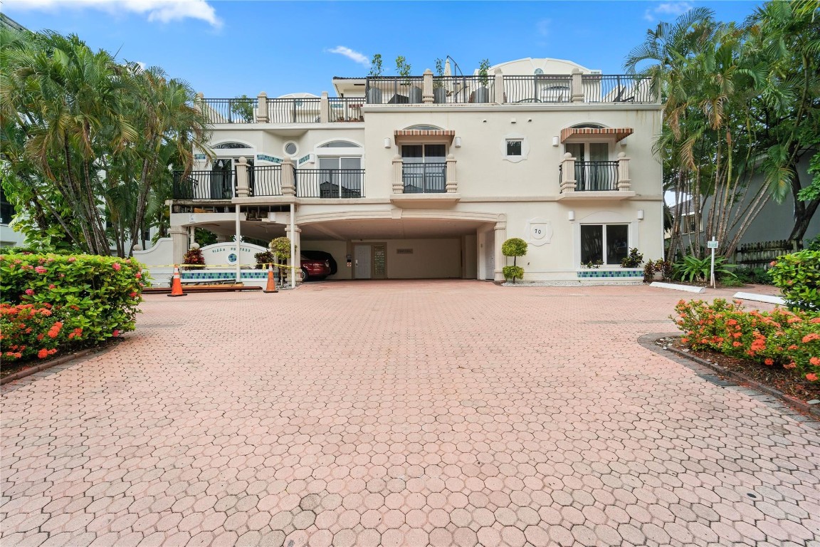 70 Isle Of Venice Dr 102