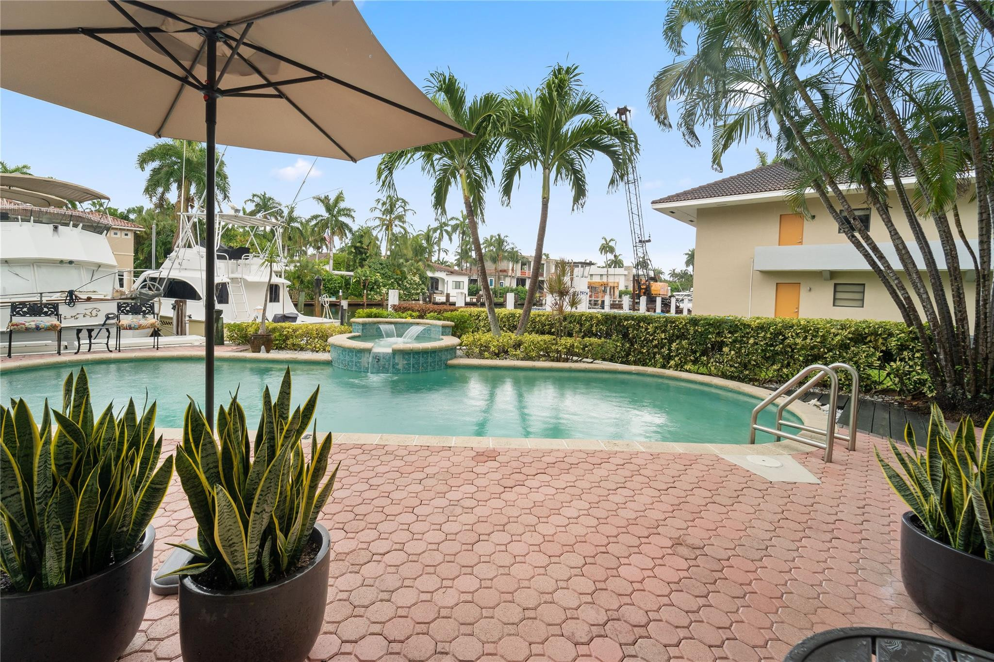 70 Isle Of Venice Dr 102