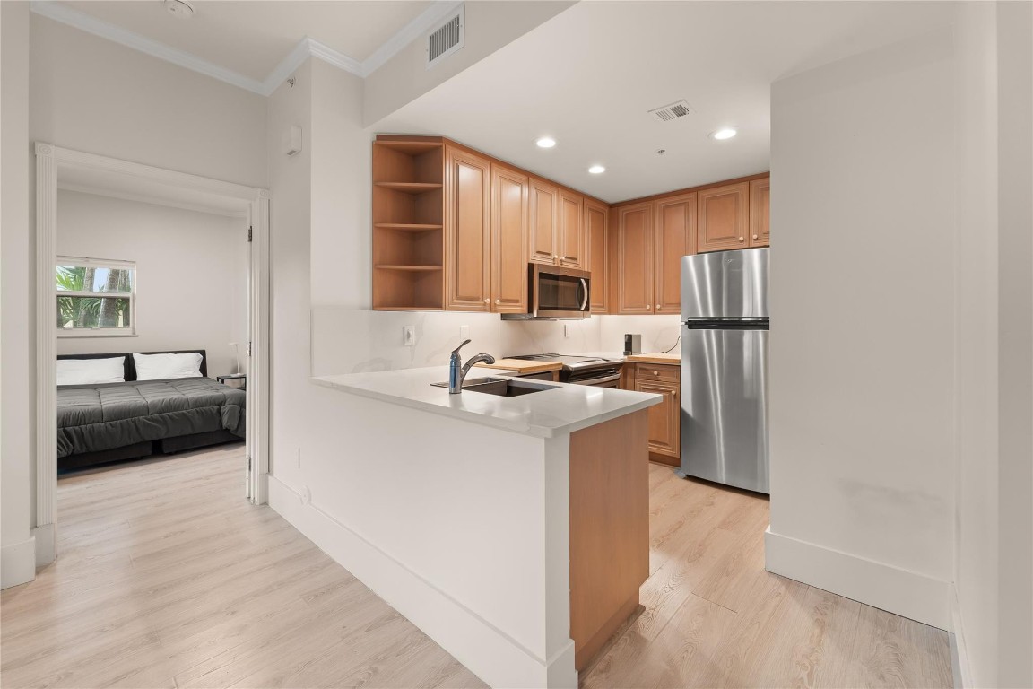 70 Isle Of Venice Dr 102