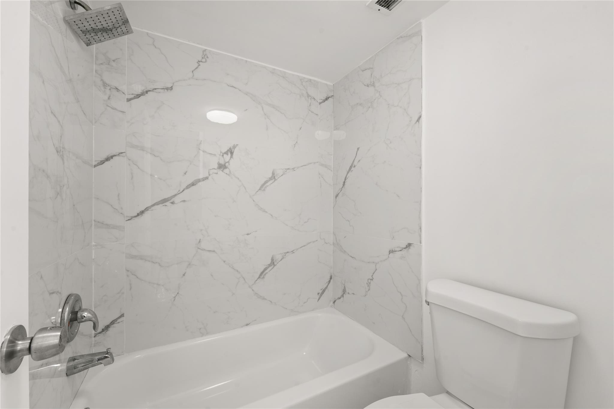 207 Lake Pointe Dr 203