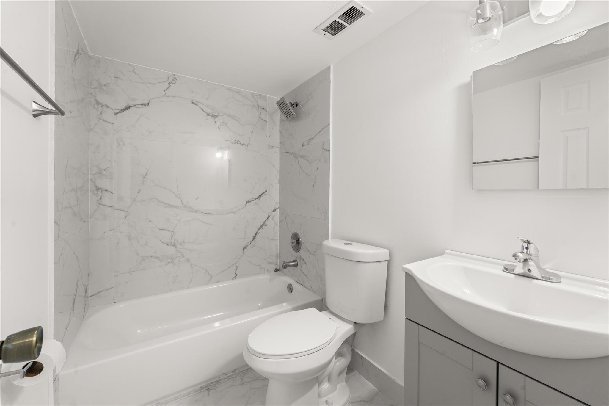 207 Lake Pointe Dr 203