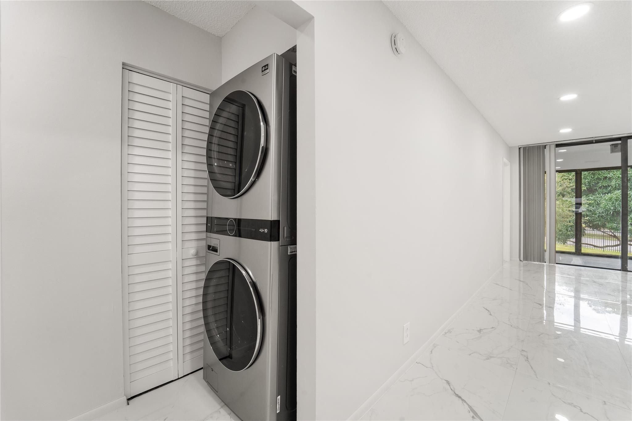 207 Lake Pointe Dr 203