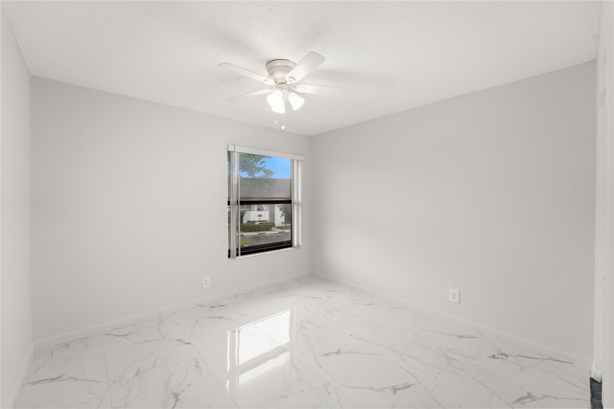 207 Lake Pointe Dr 203