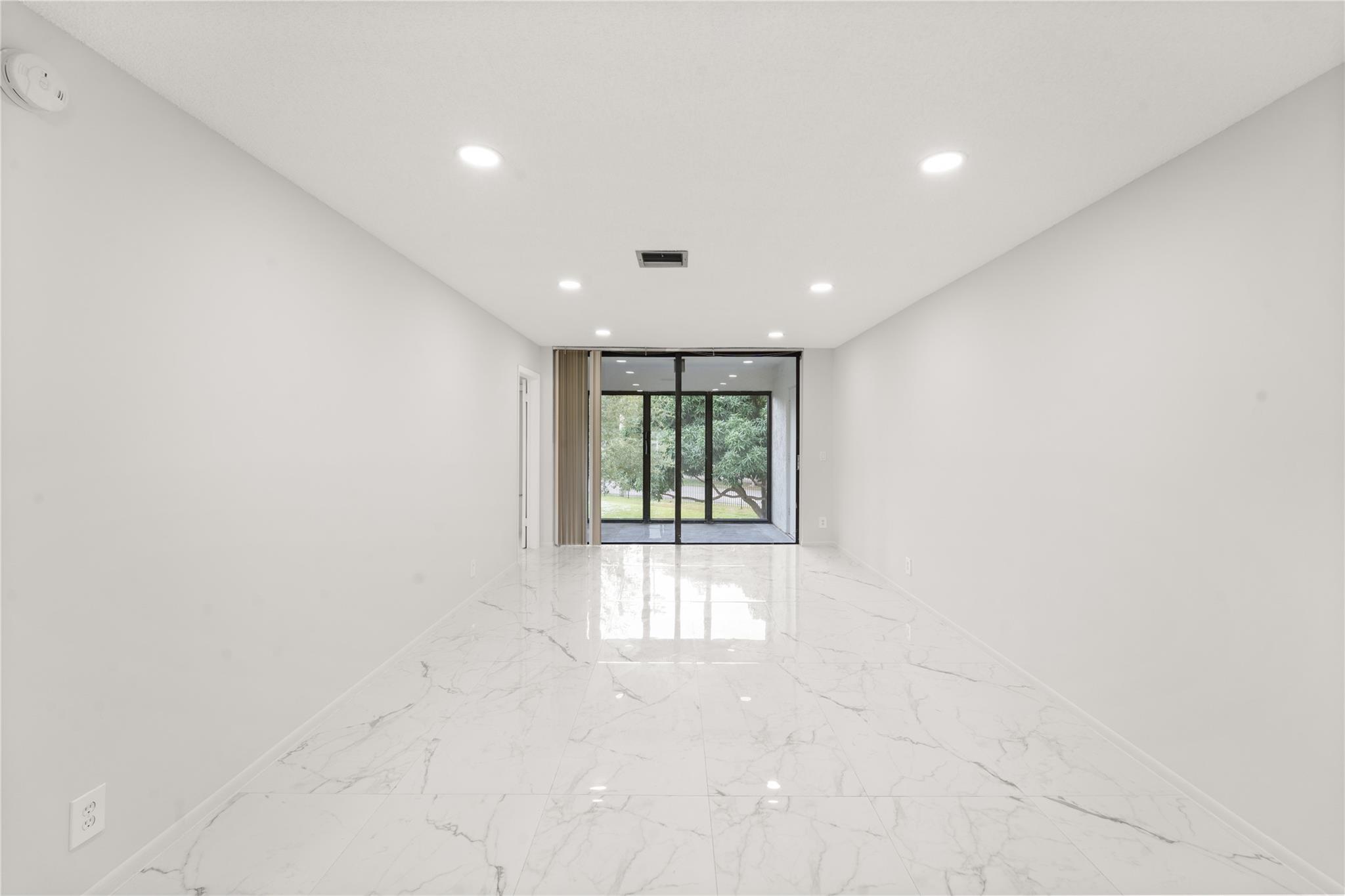 207 Lake Pointe Dr 203