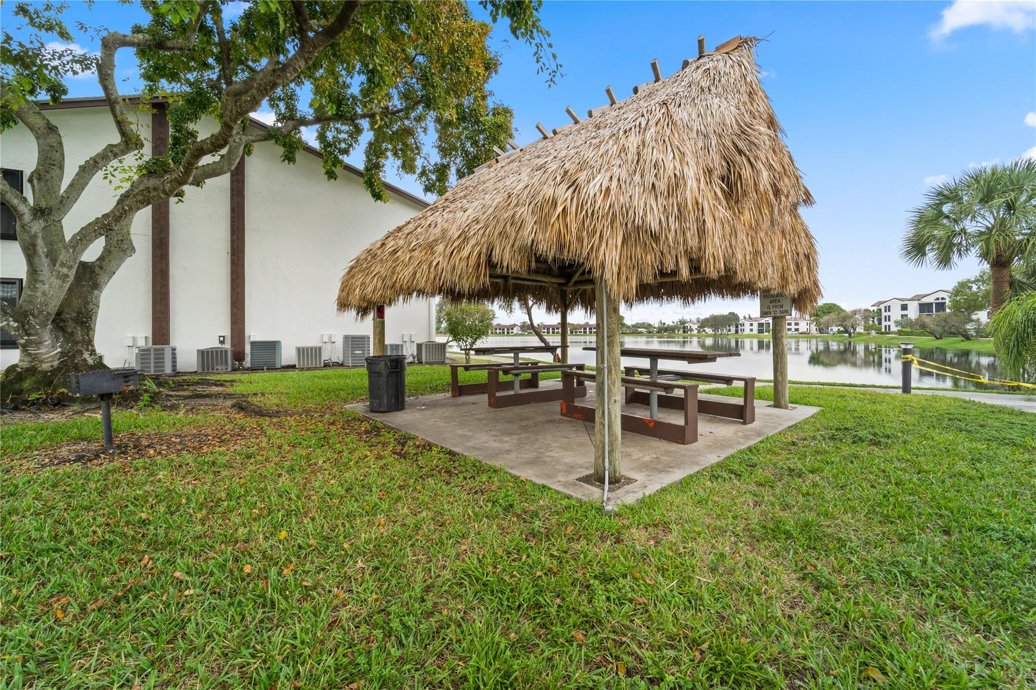 207 Lake Pointe Dr 203