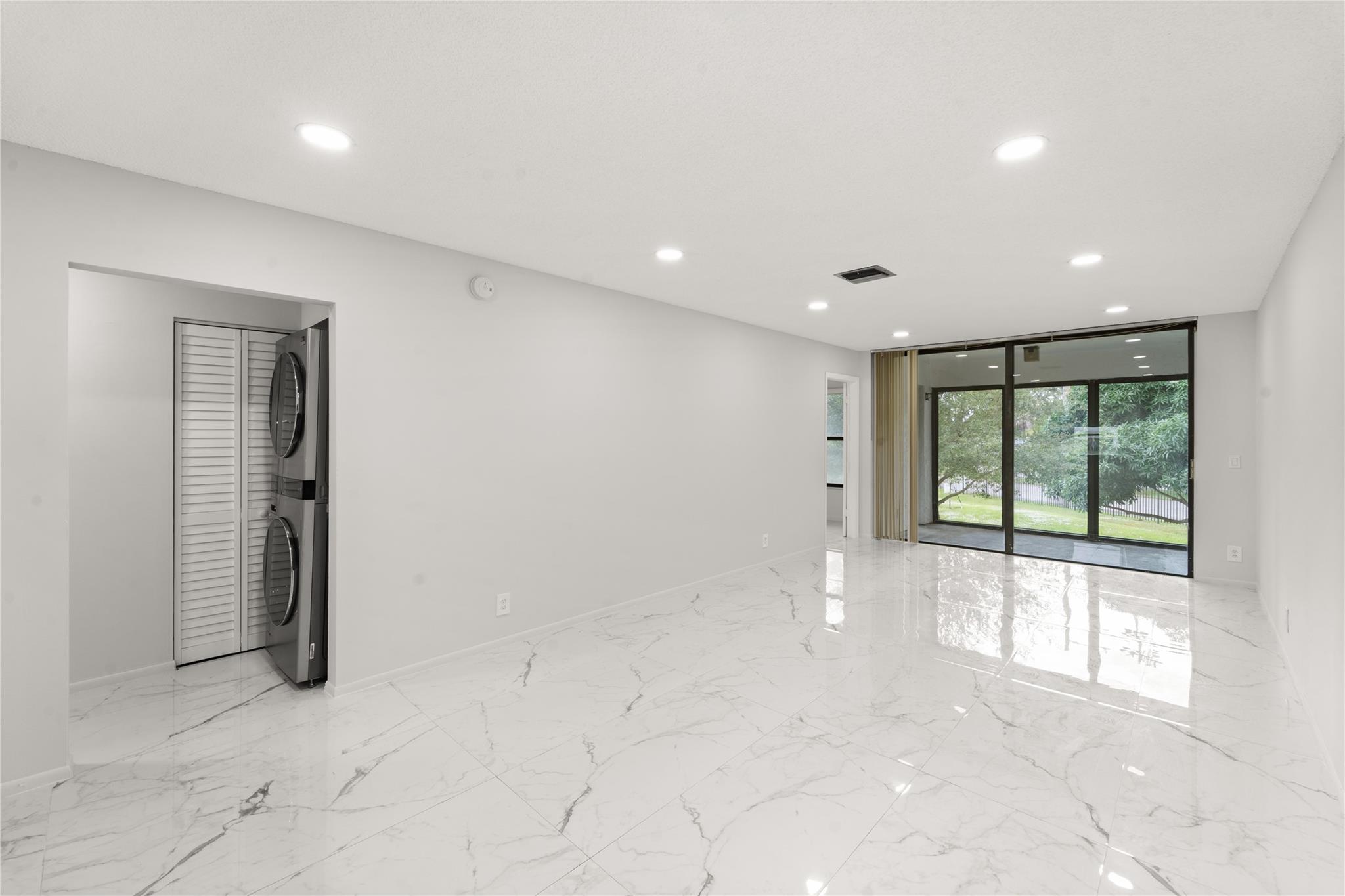 207 Lake Pointe Dr 203