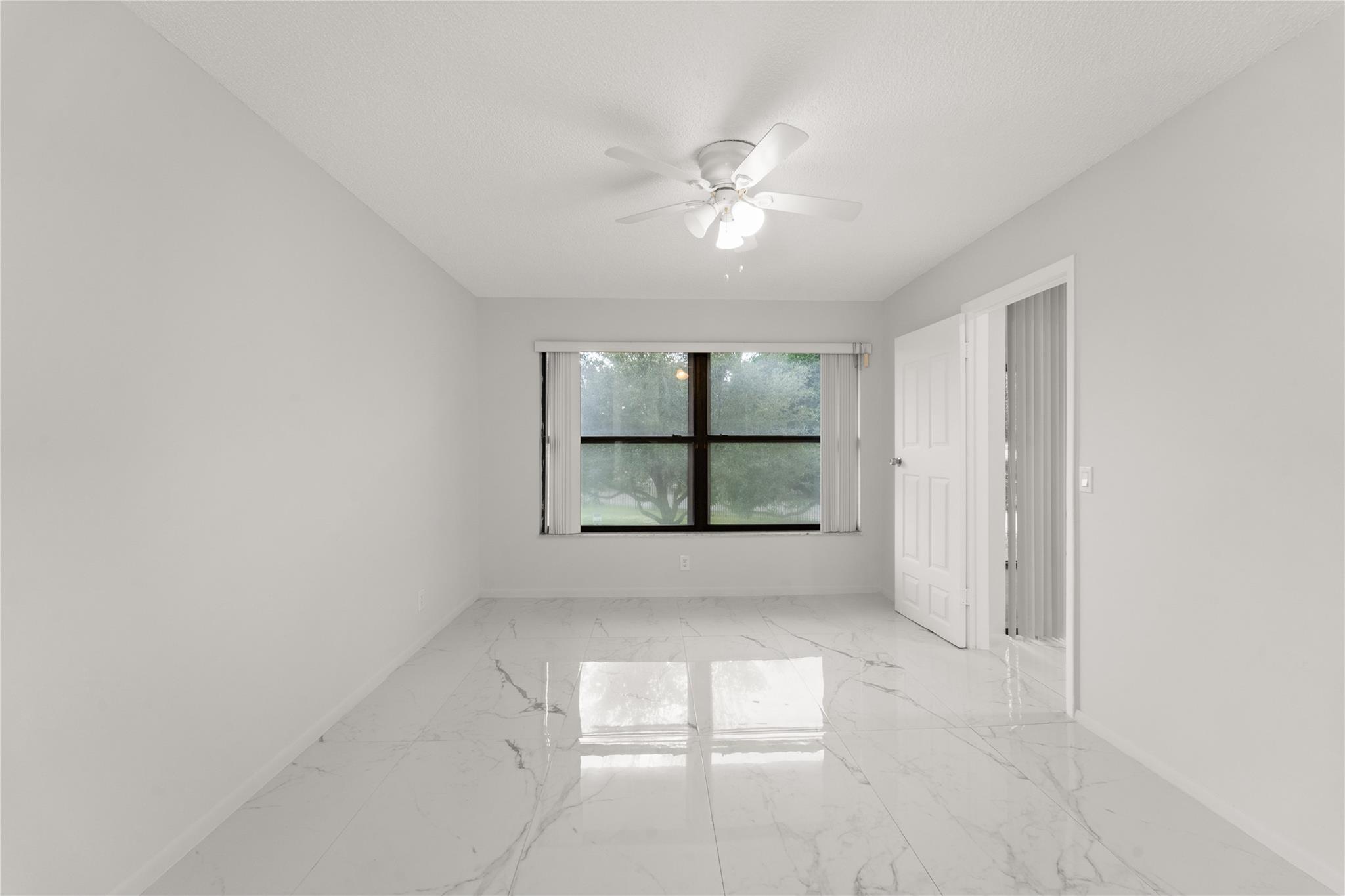 207 Lake Pointe Dr 203