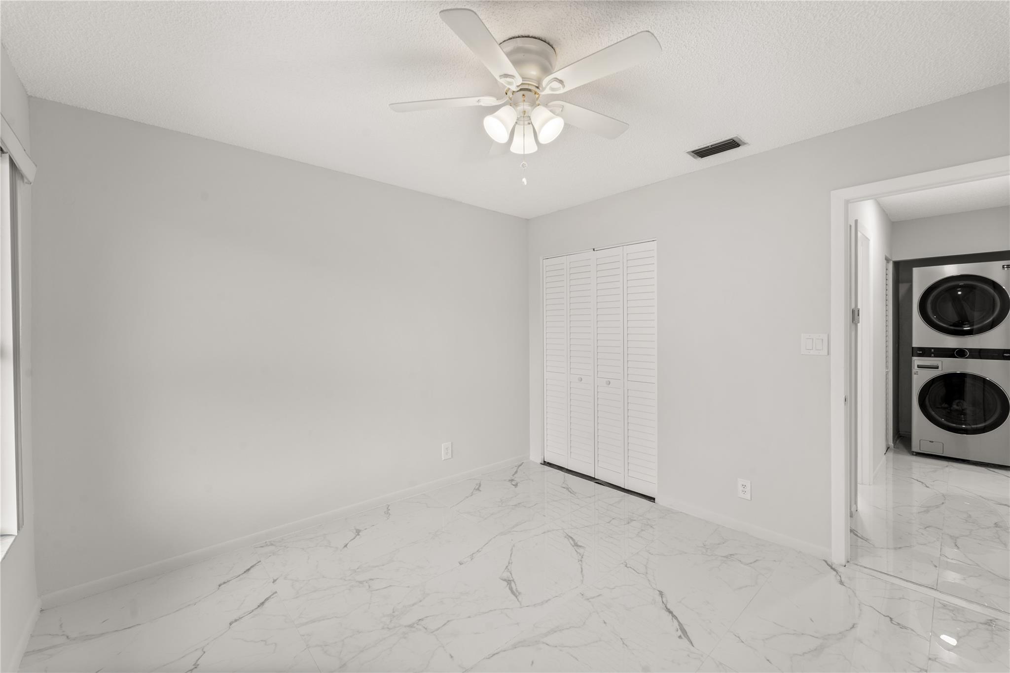 207 Lake Pointe Dr 203