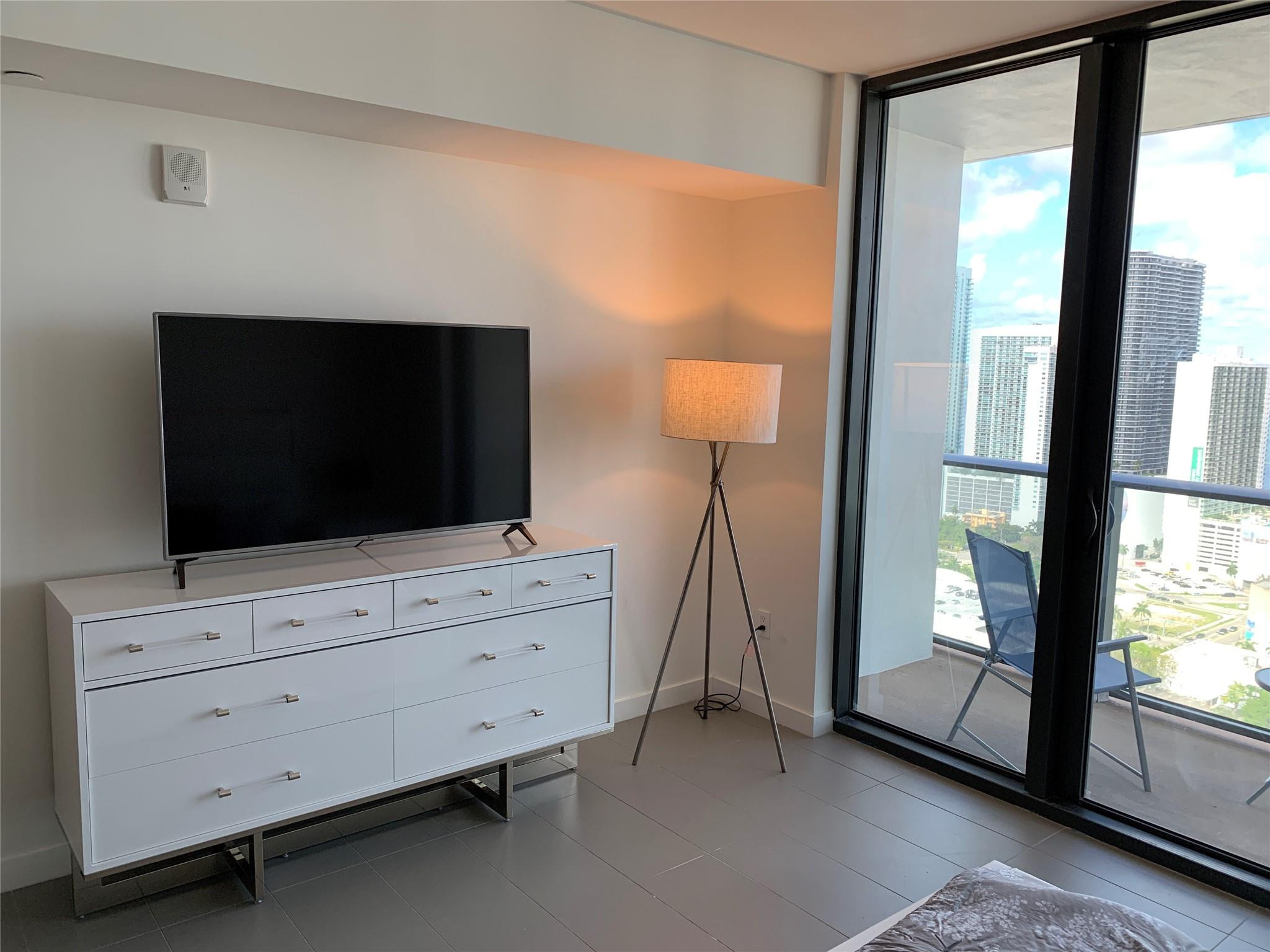 1600 NE 1st Ave 3203