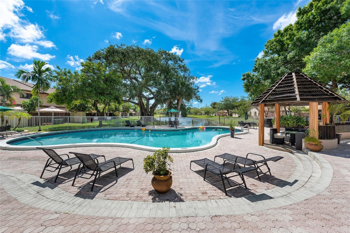 3094 S Oakland Forest Dr 1702