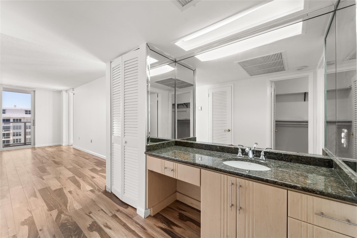 5701 Collins Ave 1615