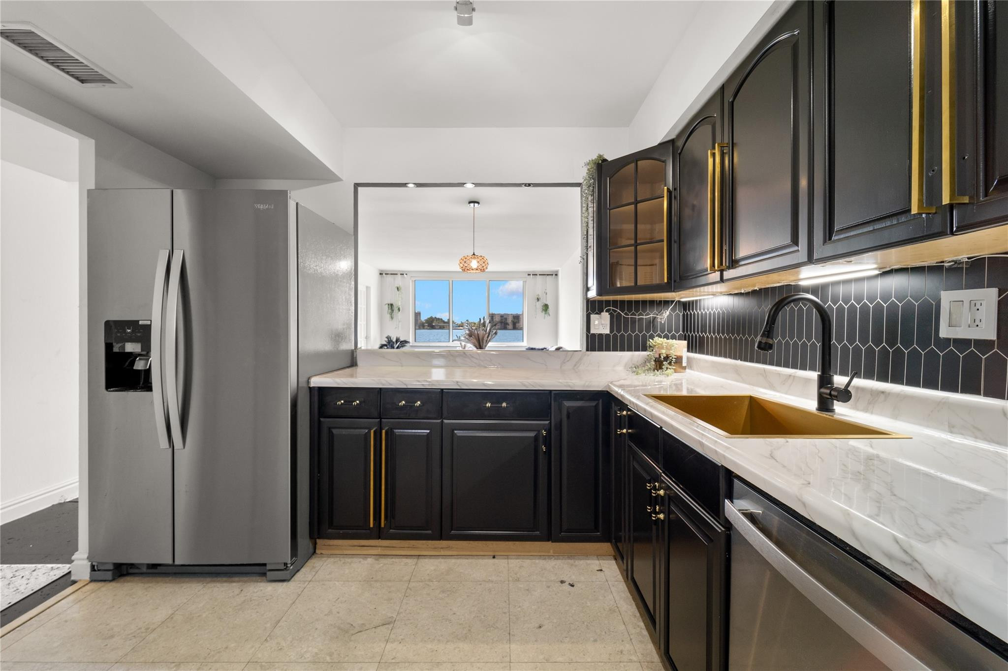 1000 NE 191st St 14