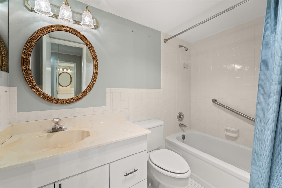 3050 NE 16th Ave 704