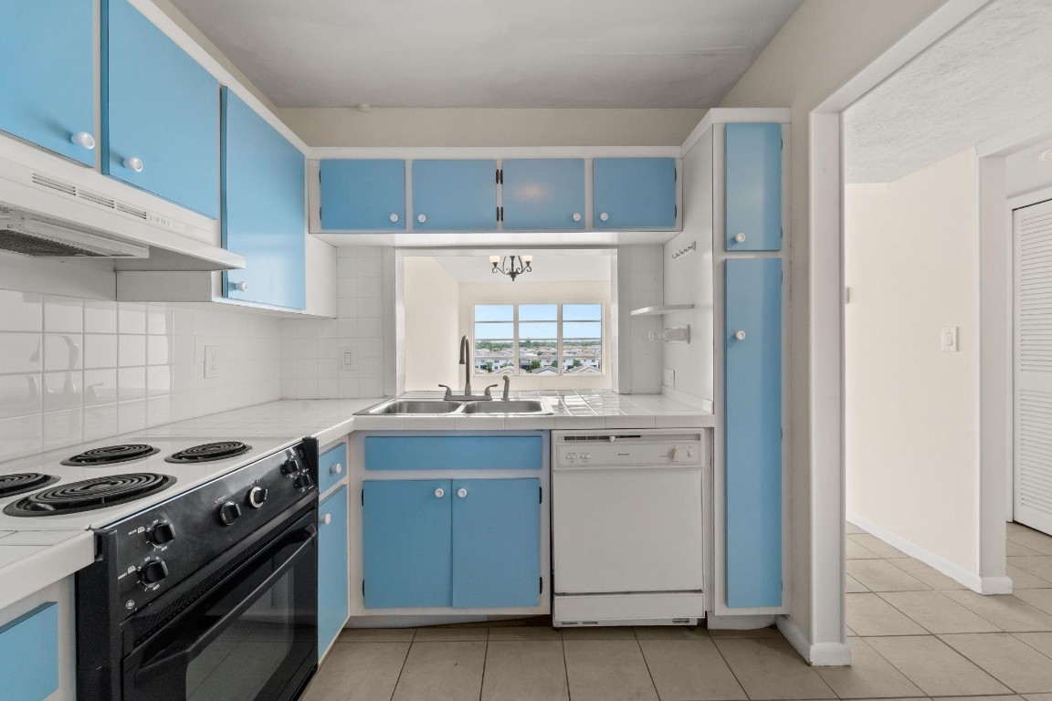 1101 Crystal Lake Dr 605