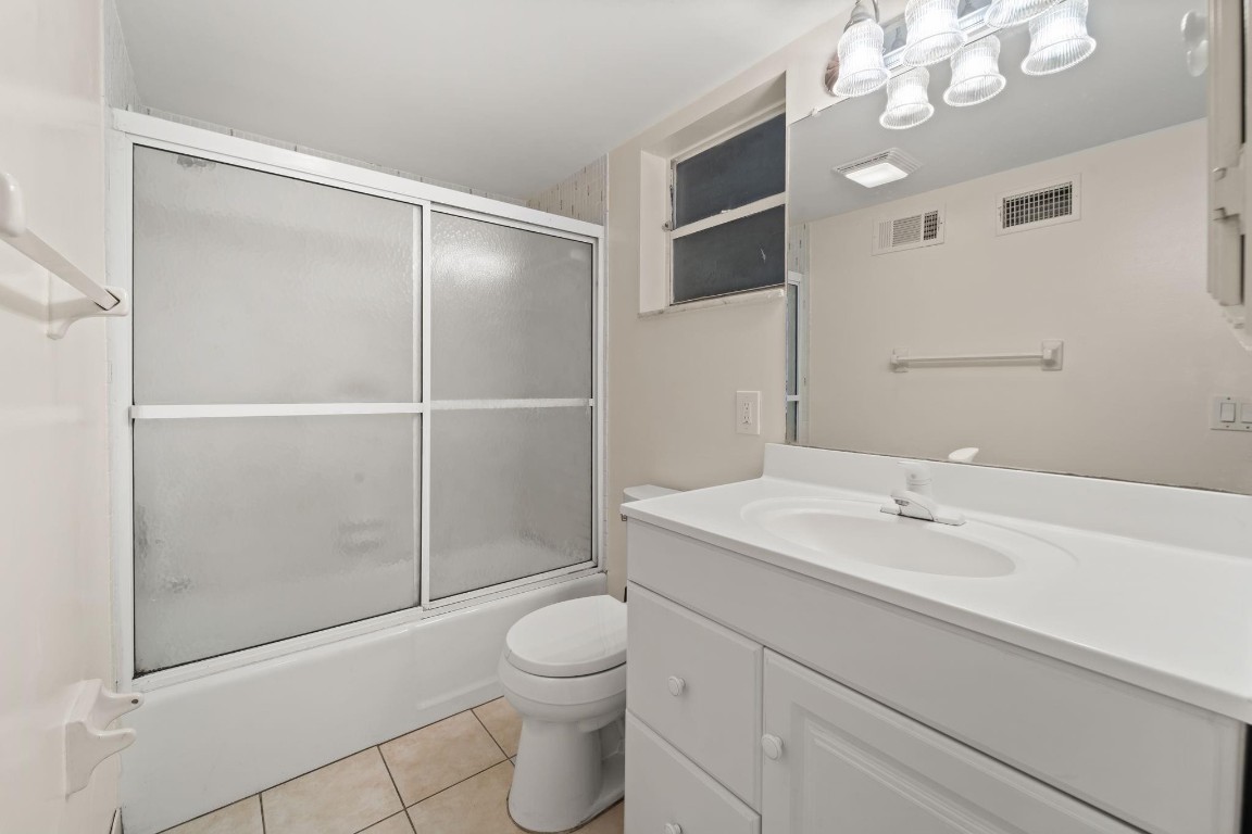 1101 Crystal Lake Dr 605