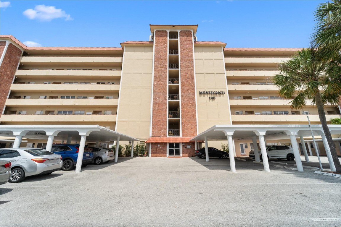 1101 Crystal Lake Dr 605