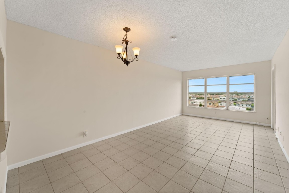 1101 Crystal Lake Dr 605