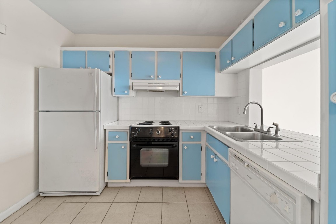 1101 Crystal Lake Dr 605