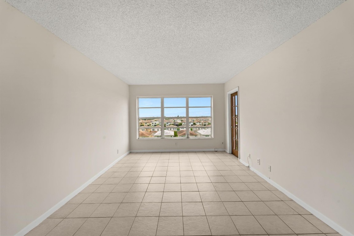 1101 Crystal Lake Dr 605