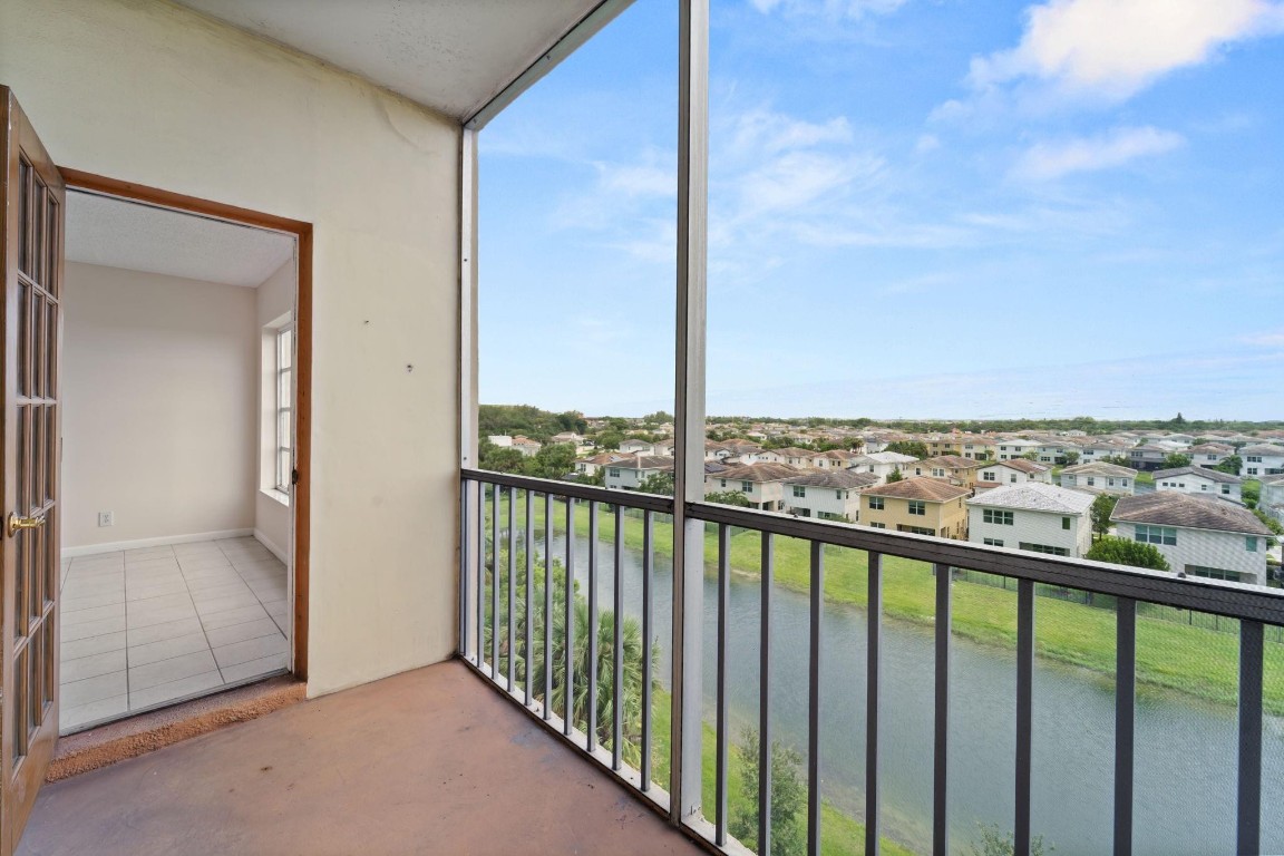 1101 Crystal Lake Dr 605